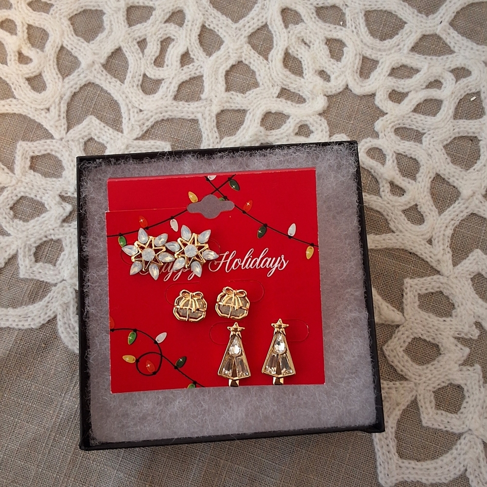 NEW Festive Gold and White Holiday Earrings Set